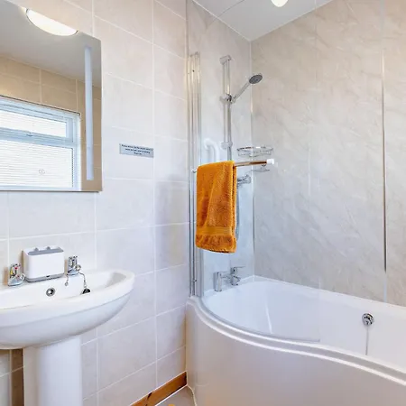 2 Bed In 82163